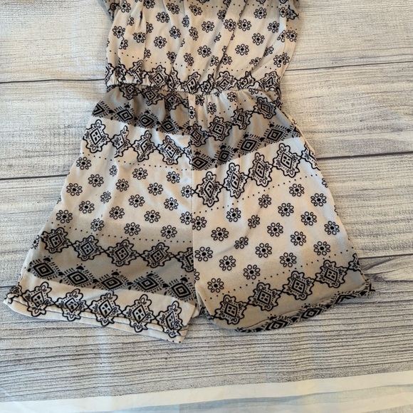 CONEY ISLAND Stylish Patterned romper/size 7-8 - Picture 7 of 10